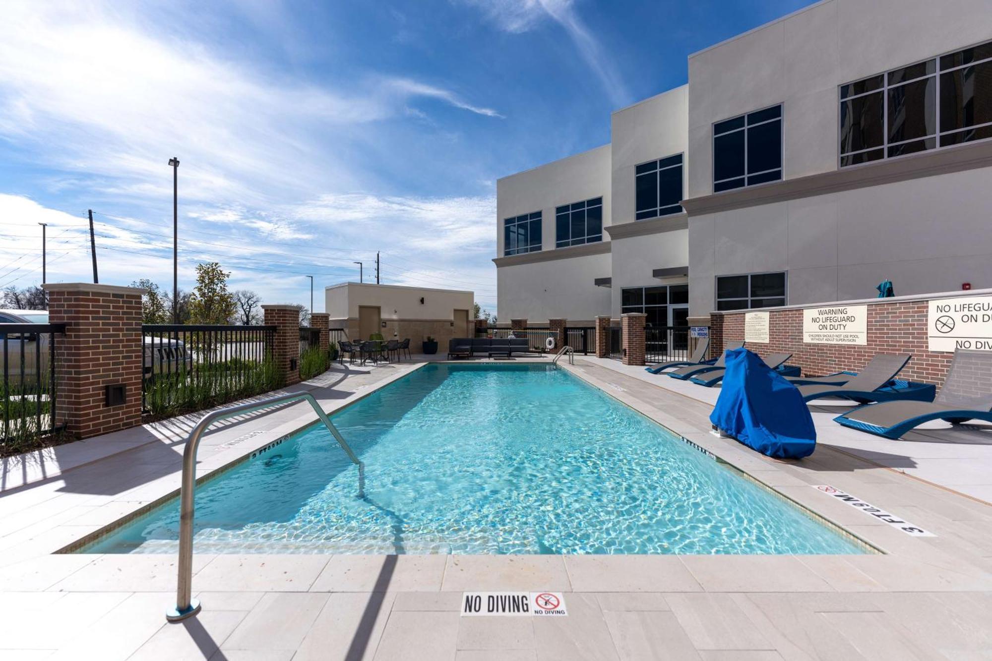 Hampton & Sugar Land, Tx 3*